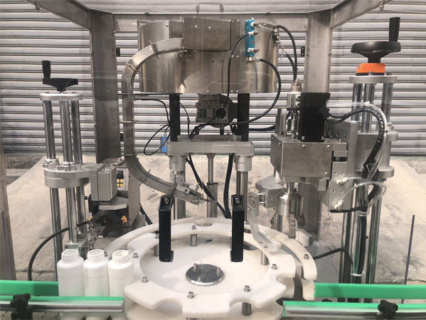 塑料瓶蓋旋蓋機(jī)-全自動灌裝塑料瓶旋蓋機(jī)生產(chǎn)線