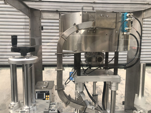 塑料瓶蓋旋蓋機(jī)-全自動灌裝塑料瓶旋蓋機(jī)生產(chǎn)線