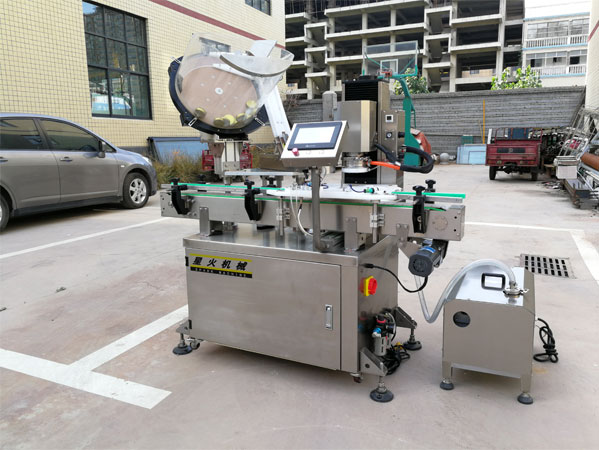 全自動(dòng)辣椒醬灌裝真空旋蓋一體機(jī)