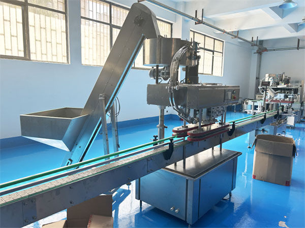 瓶裝調(diào)味粉灌裝旋蓋機(jī)星火廠房實拍圖